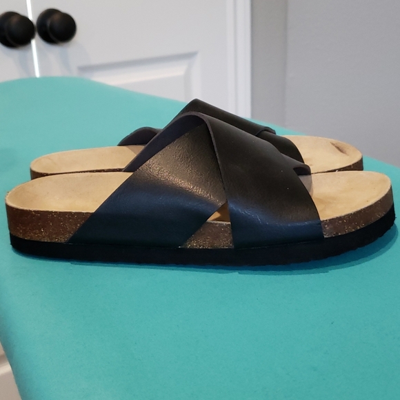 Sandles - Picture 3 of 3